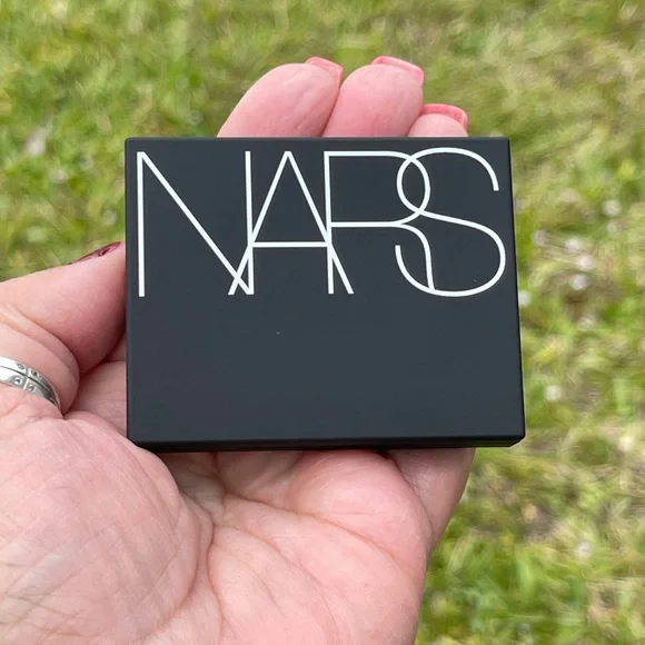 NARS Powder Blush In Gina (Matte Tangerine) - Picture 2 of 16